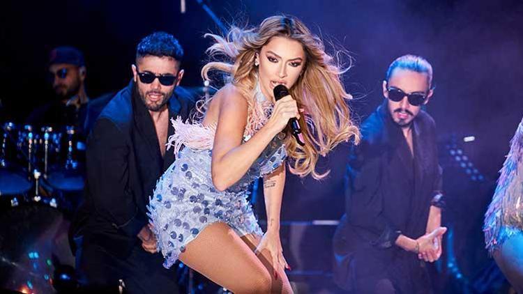 ‘Kraliçe’ Hadise’nin Londra’ya gelişi muhteşem olacak