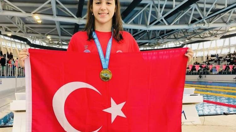 Edirneli milli yüzücü Beyza Işıktan, Bulgaristanda altın madalya