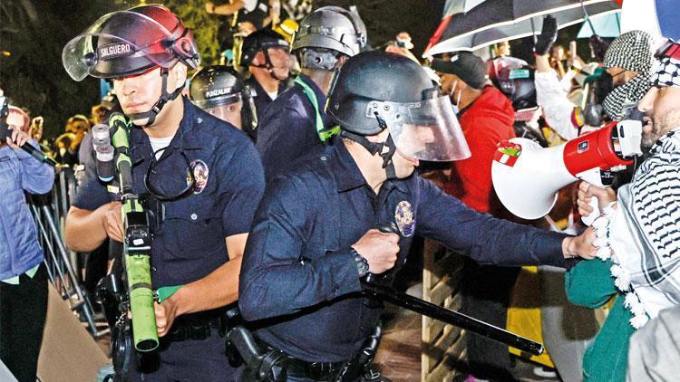 Üniversitelilere ses bombası biber gazı