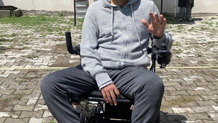 Bedensel engelli vatandaşın tekerlekli sandalye talebi yerine getirildi
