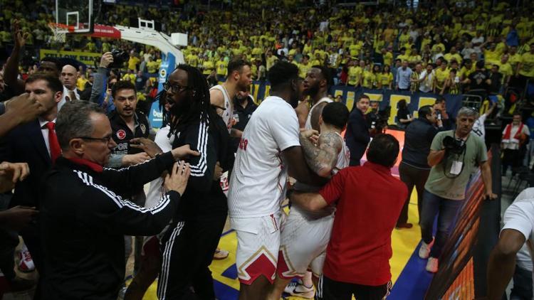 Fenerbahçe Beko - Monaco maçı sonrası ortalık fena karıştı Mike Jamesten skandal hareket, Kerim Rahmi Koç çılgına döndü