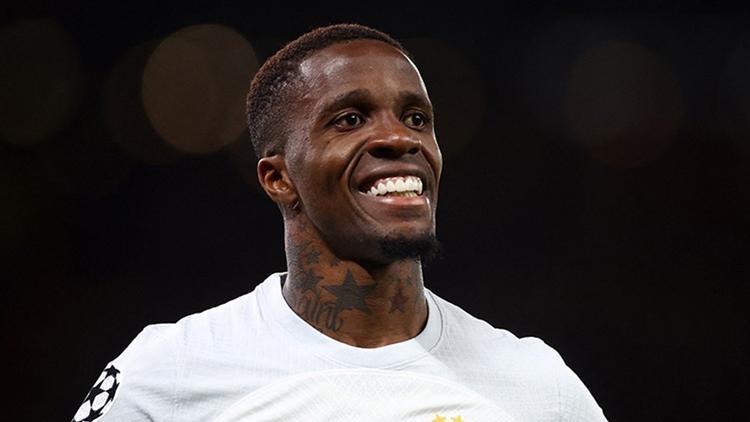 Galatasarayda Okan Buruktan Wilfired Zaha kararı