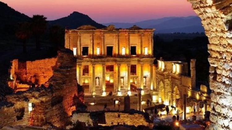 Efes Antik Kenti gece müzeciliği uygulaması saat kaçta başlıyor, kaça kadar açık, müze kart geçerli mi