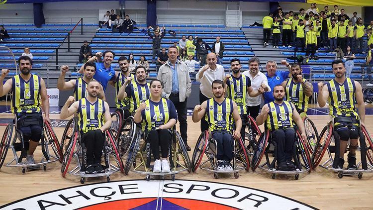 Avrupa şampiyonu Fenerbahçe ligde de finale yükseldi