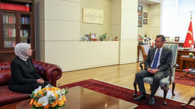 CHP Genel Başkanı Özgür Özel, Sinan Ateşin eşi ile görüştü
