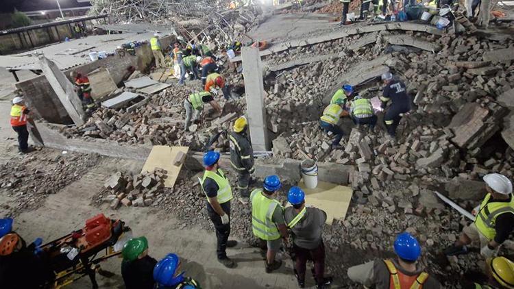 Güney Afrika Şokta İnşaat halindeki bina çöktü: 5 kişi öldü, 49 kişi kayıp
