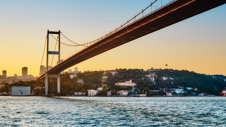 İstanbulda gemi trafiği güney-kuzey yönlü açıldı