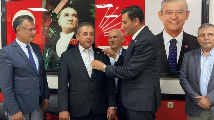 Manisa Alaşehirde İYİ Partinin ilçe başkanı dahil 8 kişi partiden istifa ederek CHPye katıldı