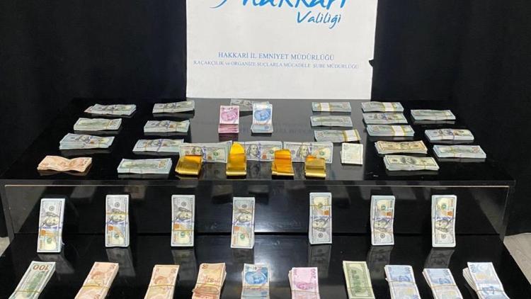 Hakkaride 358 bin 430 dolar ile 4 kilo kaçak altın ele geçirildi