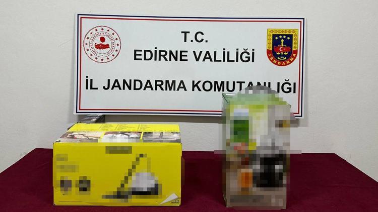 Edirne’de araçta gümrük kaçağı elektronik ev eşyaları ele geçirildi