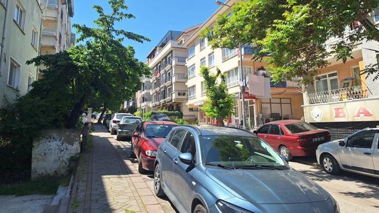 Ankarada park halindeki 20 otomobilin lastikleri bıçakla kesildi Bölgeye çekici çağırıldı