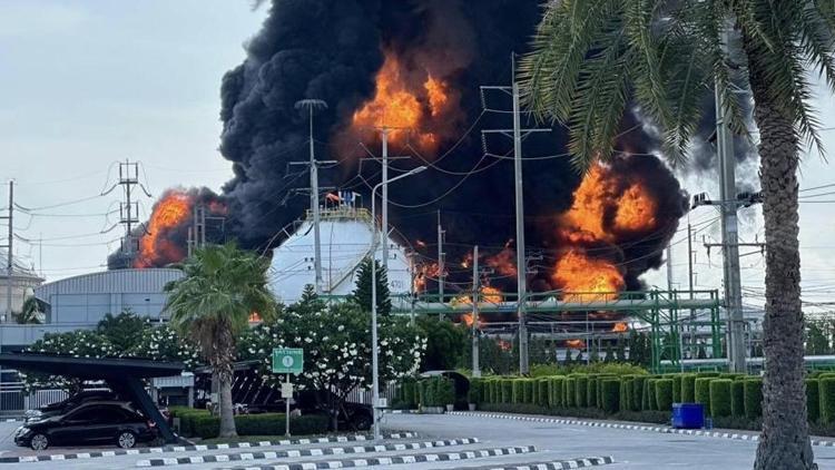 Taylandda kimya fabrikasında patlama Yangın kısa sürede büyüdü