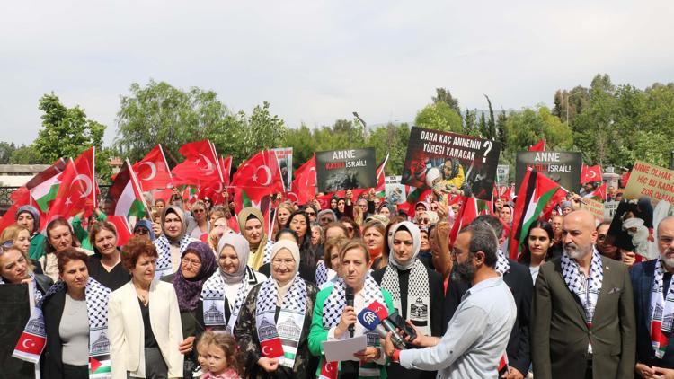 İzmirde AK Partili kadınlardan Gazzeli anneler için açıklama
