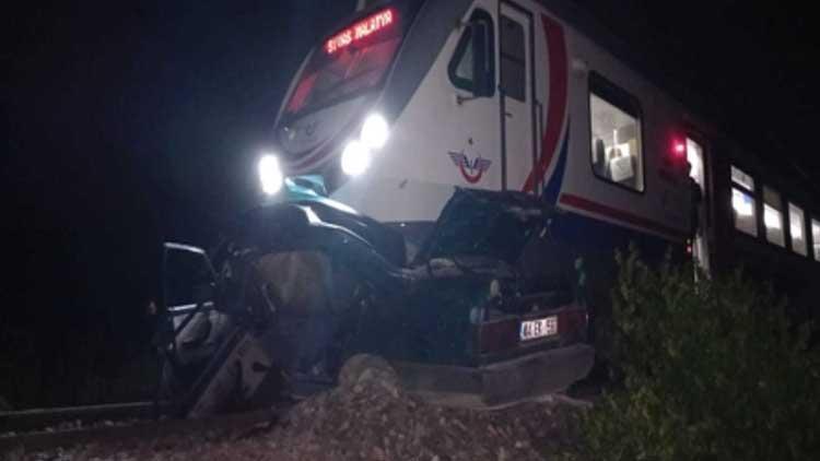 Hemzemin geçitte tren otomobile çarptı... 17 yaşındaki genç öldü