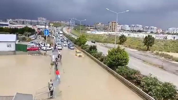 Antakya ve Defnede okullara sağanak tatili