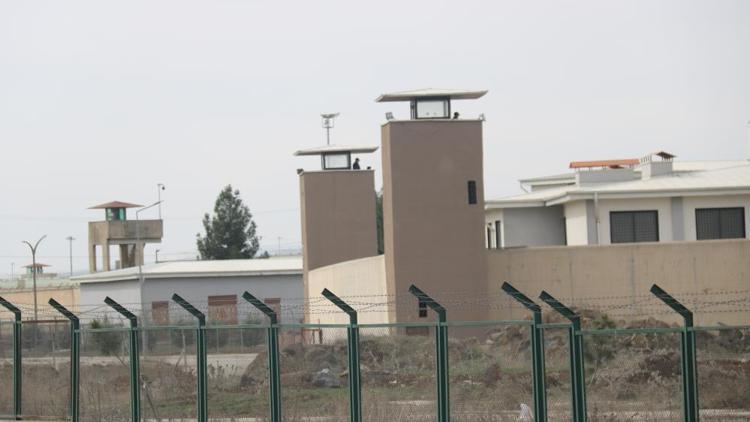 Diyarbakır cezaevinde çok sayıda mahkum ve personel yemekten zehirlendi