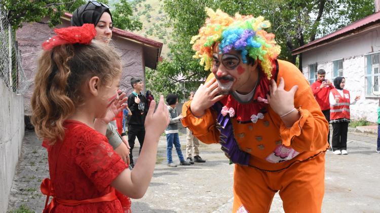 Köy çocukları, Kızılay etkinliğinde doyasıya eğlendi