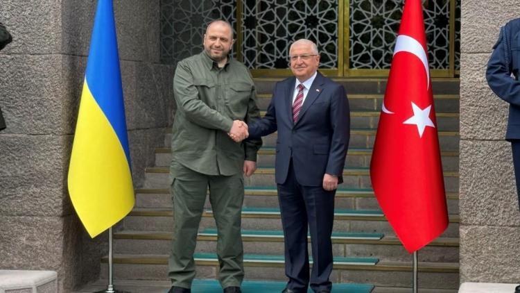 Milli Savunma Bakanı Yaşar Güler, Ukraynalı mevkidaşı ile bir araya geldi