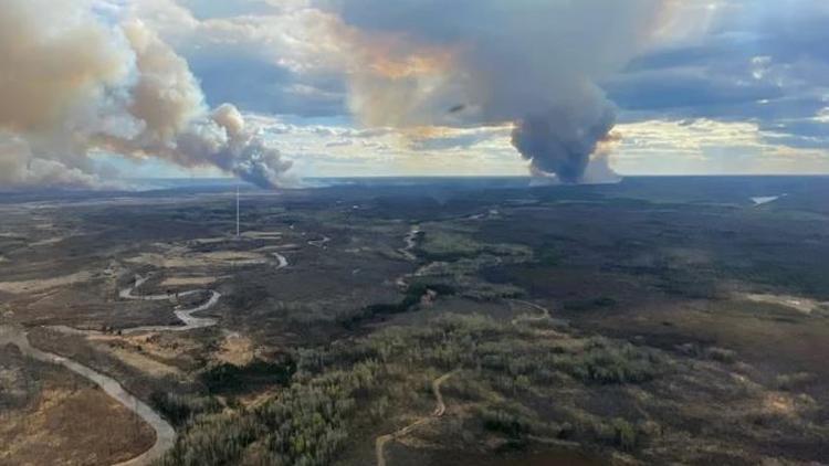 Kanadada alarm Orman yangını 10 bin hektarlık alana yayıldı