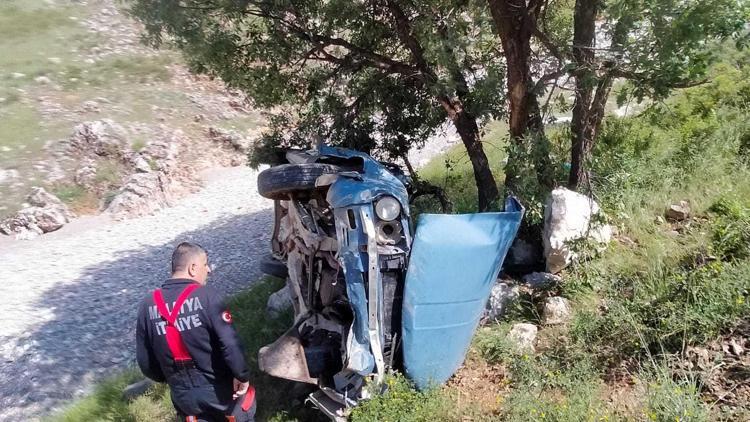 Malatyada şarampole devrilen otomobilin sürücüsü yaralandı