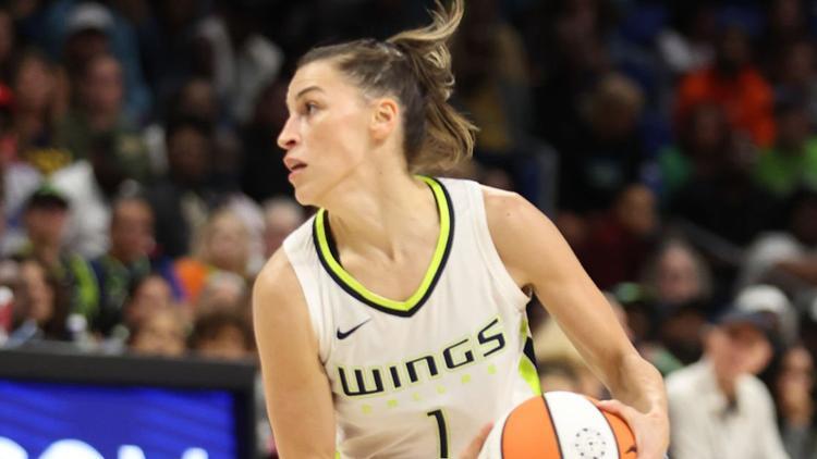 Sevgi Uzun, WNBA ekibi Dallas Wingste kalacak