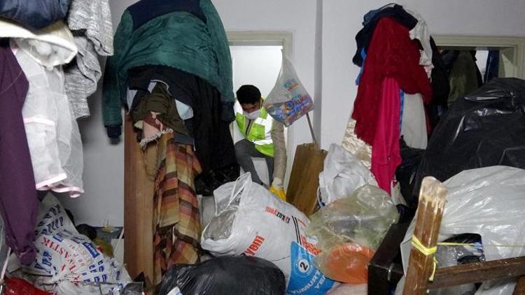 Erzurumda çöp ev: 2 kamyon çöp çıkarıldı