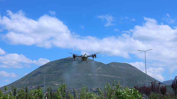 Park ve mesire alanları dron ile ilaçlanıyor