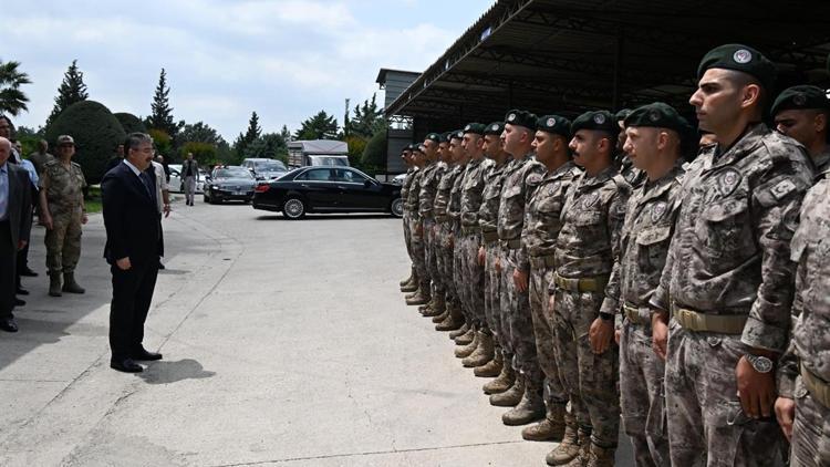 Osmaniye’de özel harekat polisleri, Suriye’ye dualarla uğurlandı
