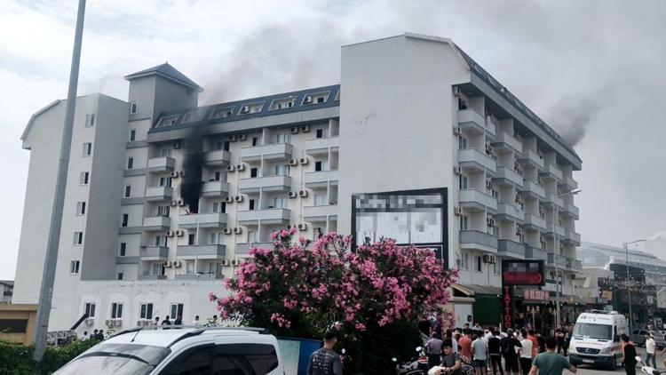 Antalyada otel lojmanında yangın