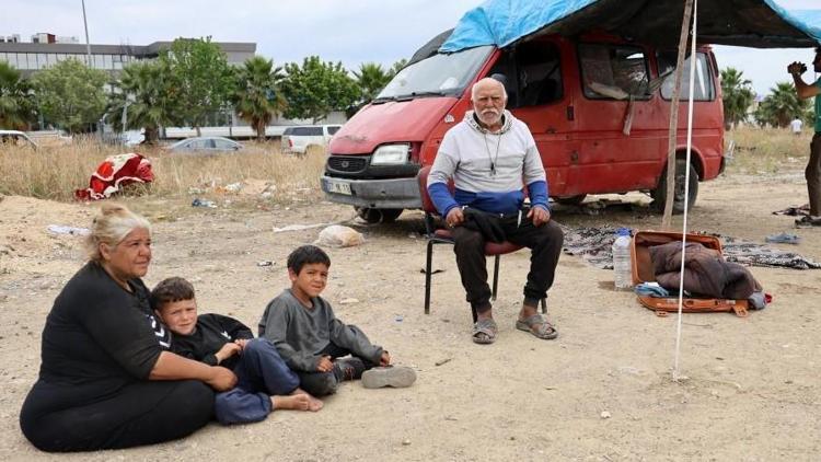 Evleri yandı, üvey oğlundan korkup şehri terk ettiler: Bunu yaşayacağıma ölsem daha iyiydi