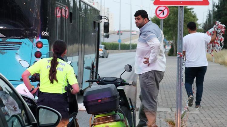 Antalyada otobüsün durduğunu zannederek inen yolcunun bacağı teker altında kaldı