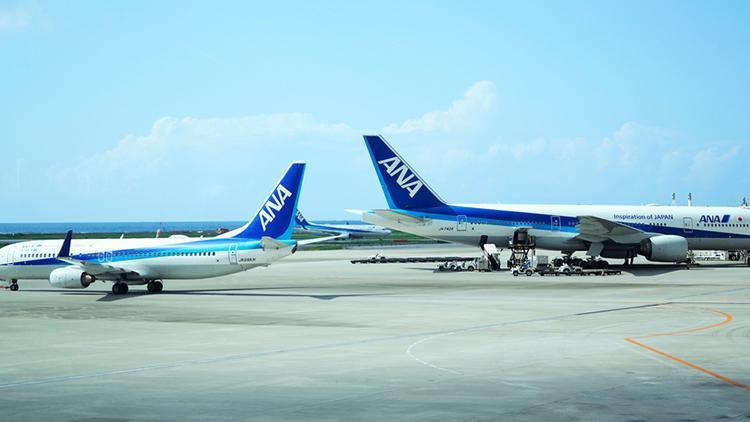 Japonyada facianın eşiğinden dönüldü... İki yolcu uçağı apronda çarpıştı