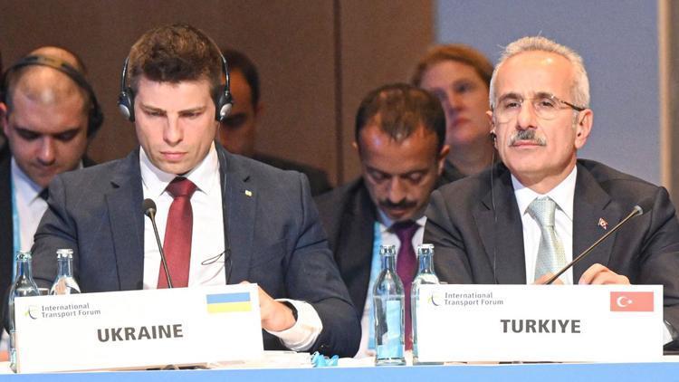 Türkiye Ukraynanın yeniden inşası için masada... Bakan Uraloğlu: Temennimiz savaşın bir an önce bitmesi