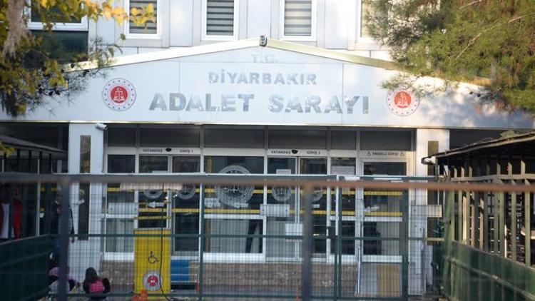 Diyarbakırda iğrenç olay Üvey 2 kardeşini taciz ve istismardan tutuklanan sanığa duruşmaları takip şartıyla tahliye