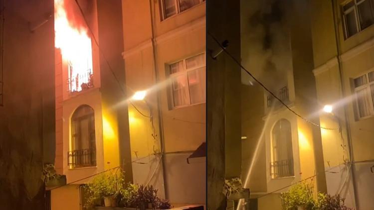 Kağıthanede 4 katlı binanın 3üncü katındaki daire alev alev yandı: 3 kişi dumandan etkilendi