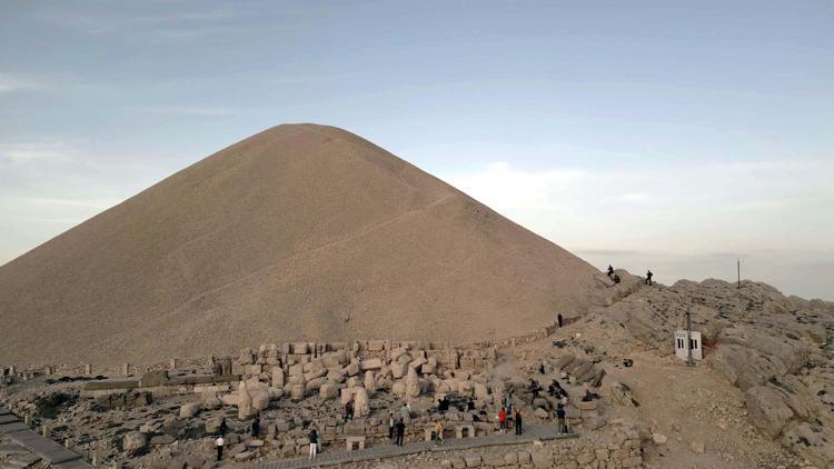 Nemrut Dağına ziyaretçi akını