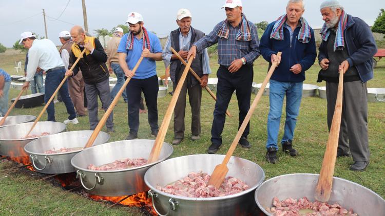 Bursada, Yamanlı Hayrı nda 10 bin kişi ağırlandı