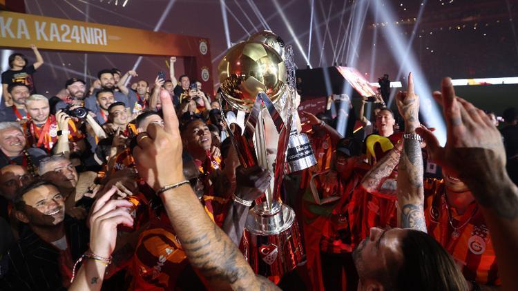 Galatasarayın 3 kupalı şampiyonluk şöleni