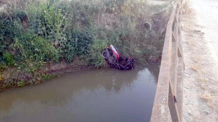 Malkarada dereye yuvarlanan motosikletin sürücüsü yaralandı