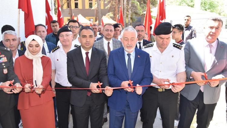 Şehidin adı kütüphaneye verildi, eşi açılışta duygulandı