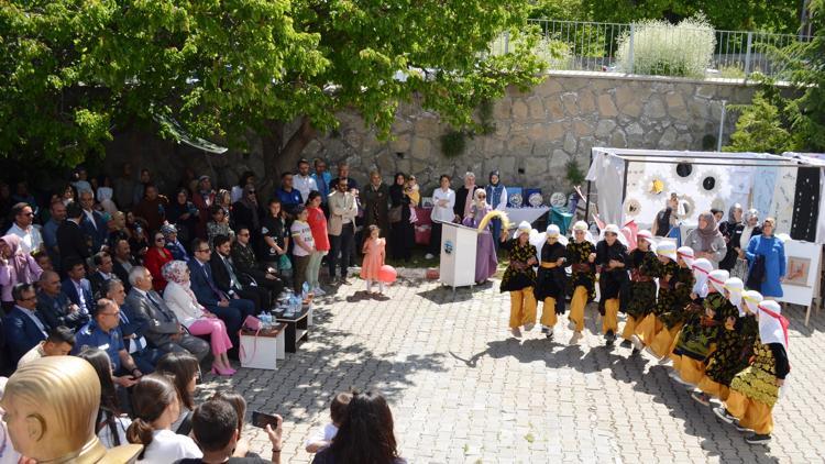 Adilcevazda el sanatları sergisi açıldı