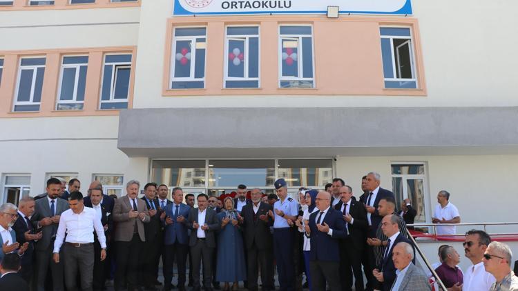 Kayserinin ilk terör şehidi Necmettin Keleşin ismi, ortaokula verildi