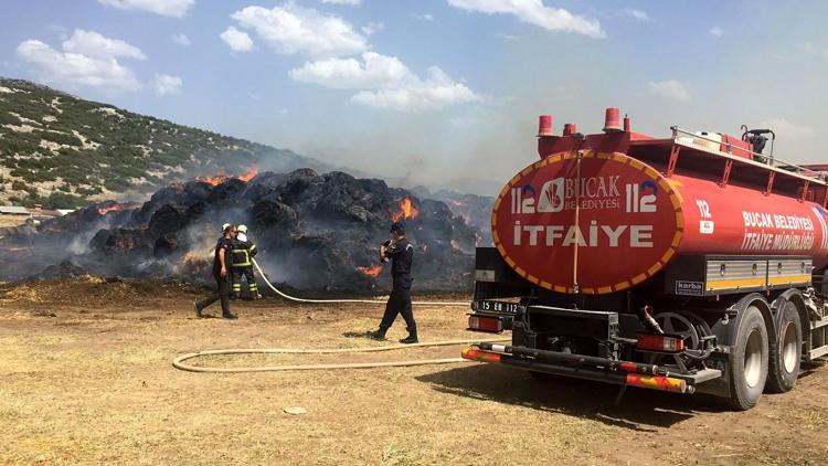 300 ton saman balyası yandı