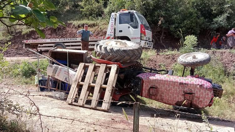 Annesiyle kiraz toplamaya giderken devrilen traktörün altında kaldı