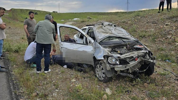 Bingöl’de yol kenarına devrilen otomobilin sürücüsü yaralandı