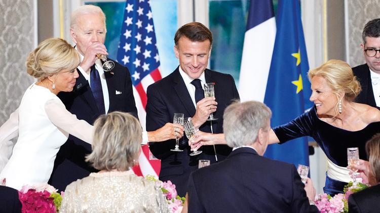 Macron Biden’ı Elysee’de ağırladı