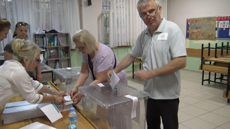 Bulgaristan seçimleri için vatandaşlar sandığa gitti
