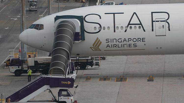 Singapur Havayollarının türbülans sırasında yaralananlara tazminat ödemesine karar verildi