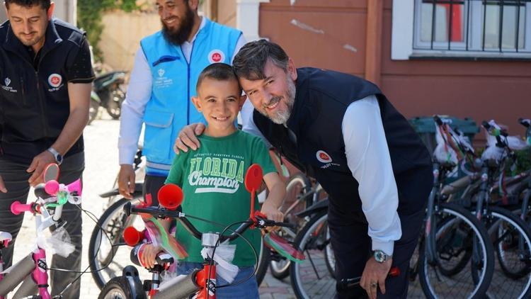 Hatay’da 42 yetim çocuğa bisiklet hediyesi