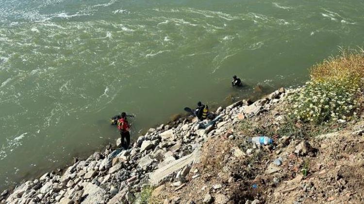Elazığda kahreden olay Murat Nehrinde kaybolan çocuğun cansız bedeni bulundu